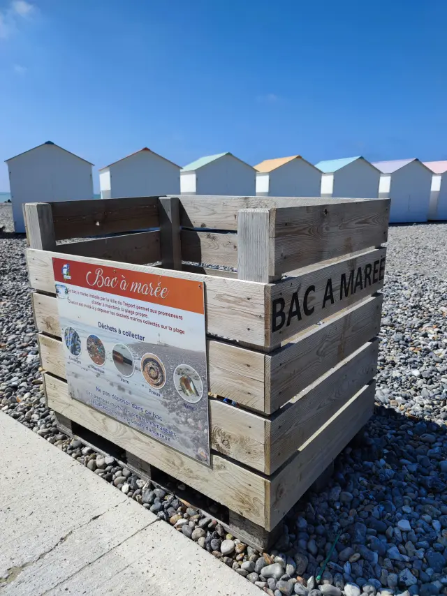 Le Tréport, bacs à marées sur la plage